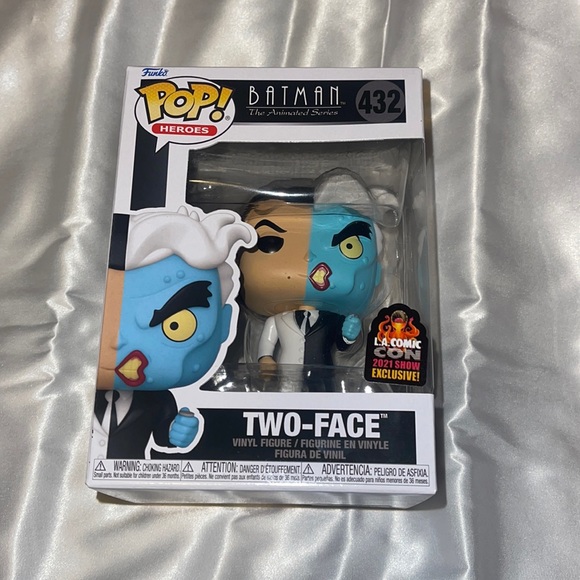 LA Comic Con 2021 Exclusive Two Face Funko Pop - Picture 1 of 5